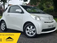 Used Toyota iQ 68 HP (50 kW) 2010 White Hatchback