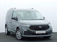 Usado Ford Tourneo Titanium 2023 Gris Familiar