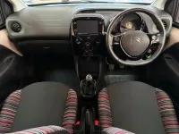 Usado Citroën C1 Shine 72 CV (52 kW) 2021 Beige Utilitario