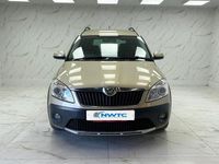 Usado Skoda Roomster 105 CV (77 kW) 2011 Beige Monovolumen