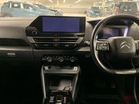 Begagnad Citroën e-C4 98 kW (134 HK) 2024 Vit Halvkombi