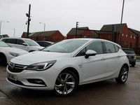 Used Vauxhall Astra SRi 150 HP (110 kW) 2018 White Hatchback