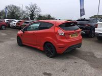 Used Ford Fiesta Zetec 125 HP (91 kW) 2015 Red Hatchback