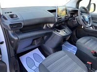 Used Vauxhall Combo Design Edition 98 kW (134 HP) 2024 White MPV