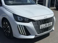 Second-hand Peugeot 208 Allure 134 CP (98 kW) 2025 Negru Hatchback
