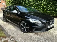 Gebraucht Volvo V40 R-Design 120 PS (88 kW) 2016 Schwarz Kleinwagen