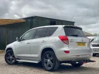 Usado Toyota RAV4 T1 134 HP (98 kW) 2007 Prateado SUV