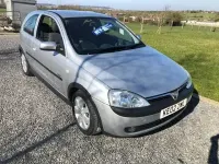 Usado Vauxhall Corsa 75 HP (55 kW) 2002 Prateado Citadino