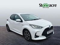 Used Toyota Yaris Hybrid Design 116 HP (85 kW) 2021 White Hatchback