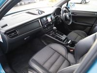 Used Porsche Macan 265 HP (194 kW) 2022 Blue SUV