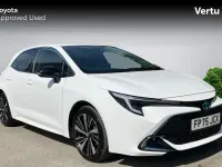 Used Toyota Corolla Design 140 HP (102 kW) 2025 Pure white (solid paint) Hatchback