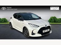 Used Toyota Yaris Hybrid 116 HP (85 kW) 2021 White/black Hatchback