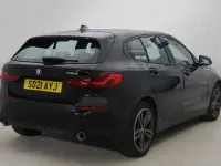 Usado BMW 118 Sport Line 150 CV (110 kW) 2021 Negro Utilitario