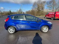Używany Ford Fiesta Zetec 100 KM (73 kW) 2015 Niebieski Hatchback
