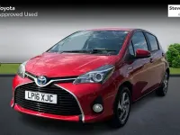 Used Toyota Yaris 101 HP (74 kW) 2016 Red Hatchback