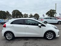 Used Kia Rio 84 HP (61 kW) 2016 White Hatchback
