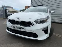 Usado Kia Ceed 140 HP (102 kW) 2019 Branco Citadino