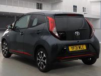 Usado Toyota Aygo Trend 72 HP (52 kW) 2021 Cinzento Citadino