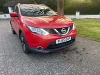 Used Nissan Qashqai N-TEC 115 HP (84 kW) 2016 Red SUV