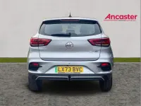 Usado MG ZS SE 130 kW (177 HP) 2023 Prateado SUV