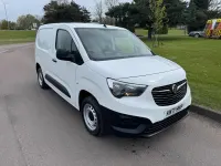 Usado Vauxhall Combo 100 HP (73 kW) 2022 Branco Monovolume