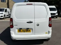 Begagnad Vauxhall Combo Sportive 100 HK (73 kW) 2021 Vit Minibuss
