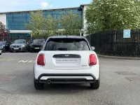 Usado Mini Cooper Classic 134 CV (98 kW) 2024 Blanco Utilitario
