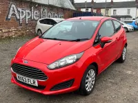 Usado Ford Fiesta Style 82 CV (60 kW) 2013 Rojo Utilitario
