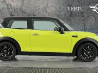 Used Mini Cooper Classic 136 HP (100 kW) 2022 Yellow Hatchback