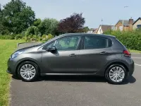 Used Peugeot 208 Signature Sky 82 HP (60 kW) 2018 Grey Hatchback