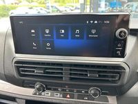 Used Vauxhall Vivaro S 143 HP (105 kW) 2025 White MPV