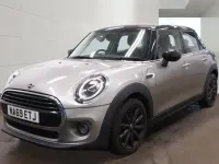 Używany Mini Cooper Classic 136 KM (100 kW) 2019 Srebrny Hatchback