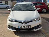 Used Toyota Auris 116 HP (85 kW) 2016 White Hatchback