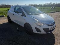 Used Vauxhall Corsa 95 HP (69 kW) 2013 White Hatchback