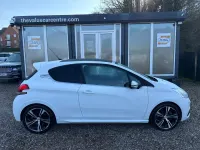 Used Peugeot 208 Prestige 208 HP (152 kW) 2018 White Hatchback