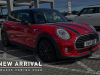 Begagnad Mini Cooper Hatch 134 HK (98 kW) 2018 Röd Halvkombi