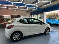 Begagnad Peugeot 208 Access 2016 Vit Halvkombi