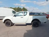 Used Mitsubishi L200 2012 White Pickup