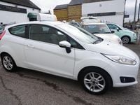 Used Ford Fiesta Zetec 82 HP (60 kW) 2016 White Hatchback