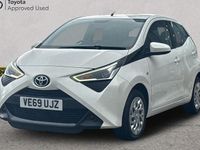 Used Toyota Aygo X-play 72 HP (52 kW) 2019 White flash Hatchback