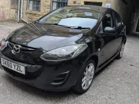 Begagnad Mazda 2 2010 Svart Halvkombi