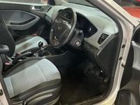 Used Hyundai i20 Premium 100 HP (73 kW) 2016 Silver Hatchback