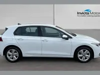 Begagnad VW Golf VIII Life 150 HK (110 kW) 2023 Vit Halvkombi