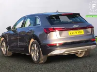 Usado Audi e-tron Advanced 300 kW (408 CV) 2020 Gris SUV