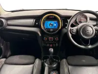 Used Mini Cooper Hatch 134 HP (98 kW) 2018 Red Hatchback