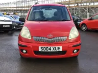 Begagnad Toyota Yaris 85 HK (62 kW) 2004 Röd Halvkombi