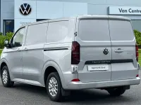 Usado VW Transporter Pro 110 HP (80 kW) 2025 Cinzento Van