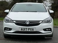 Used Vauxhall Astra SRi 150 HP (110 kW) 2017 White Hatchback