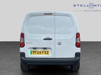 Second-hand Vauxhall Combo 98 kW (134 CP) 2024 Alb Monovolum