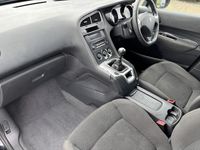 Gebraucht Peugeot 5008 Active 115 PS (84 kW) 2014 Schwarz Van / Kleinbus